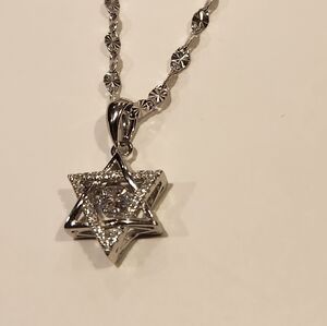 S925 Sterling Silver, Star Necklace Magenduesh. Zirconium stons. 20 inch Length.